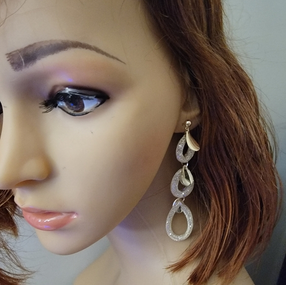 NWT Goldplated dropped earings - Picture 3 of 9